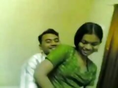 കട്ടിലിൽ കിടക്കുന്ന കാമുകനൊപ്പം കട്ടിലിൽ കിടന്നുറങ്ങുകയാണ് കാതറിൻ.